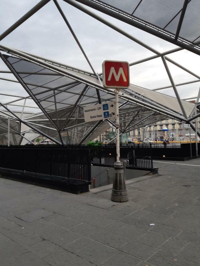Metropolis Stazione Centrale ナポリ エクステリア 写真